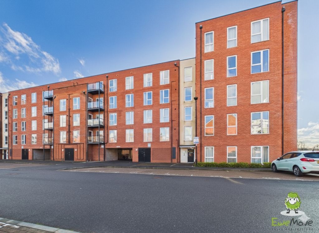 Property photo 1 of 25 Ewemove Estate Agents Basingstoke - 9 Lambert Cour