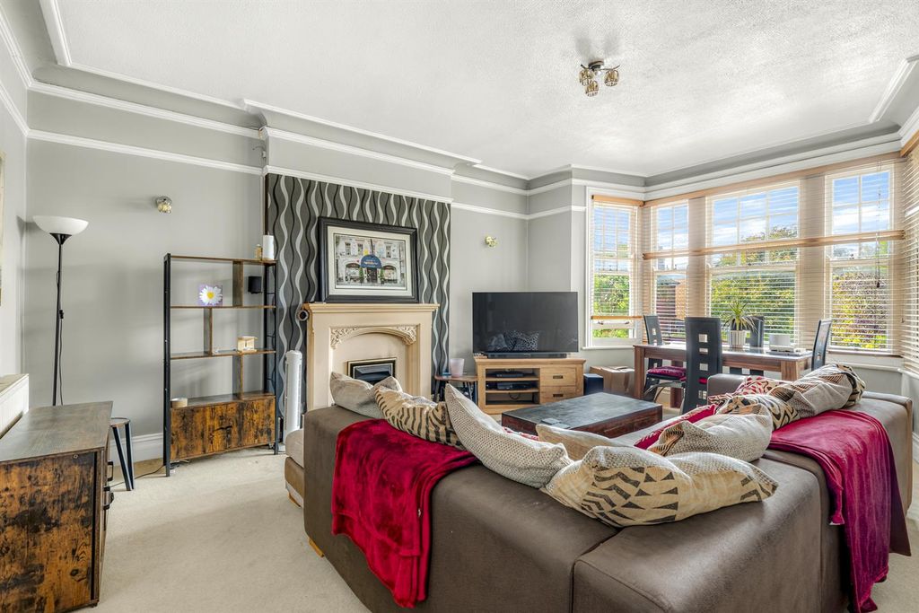 Property photo 3 of 11 16A Shakespeare Road Final-7.Jpg