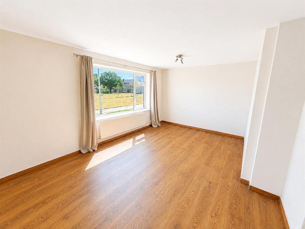 Property photo 2 of 20 4Ef4832d-3De9-4c6F-9F27-6933A4F369A4.Png