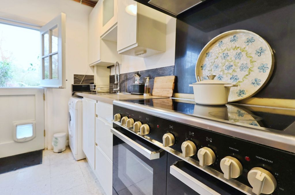 Property photo 3 of 36