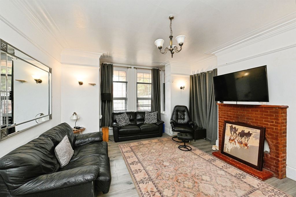 Property photo 3 of 22