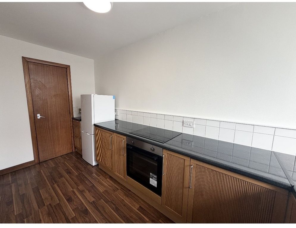 Property photo 3 of 9 Kitchen 1