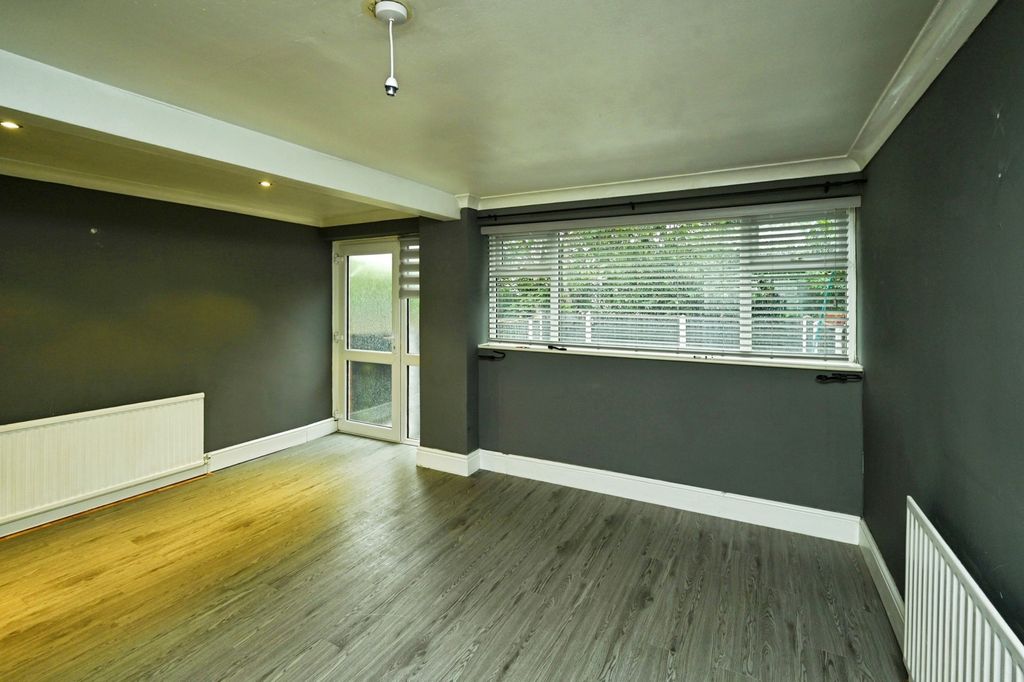 Property photo 2 of 15 Pbox-Img.Jpg