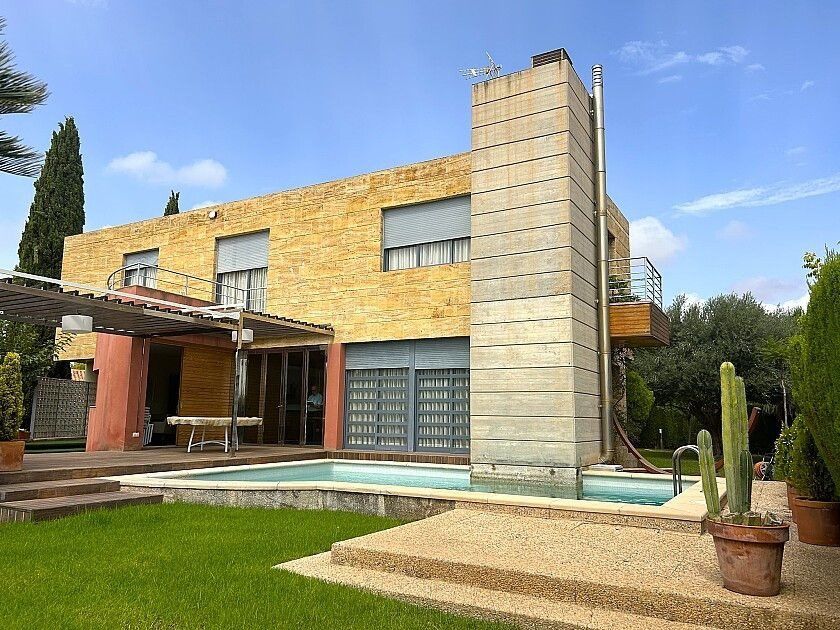 Property photo 1 of 33