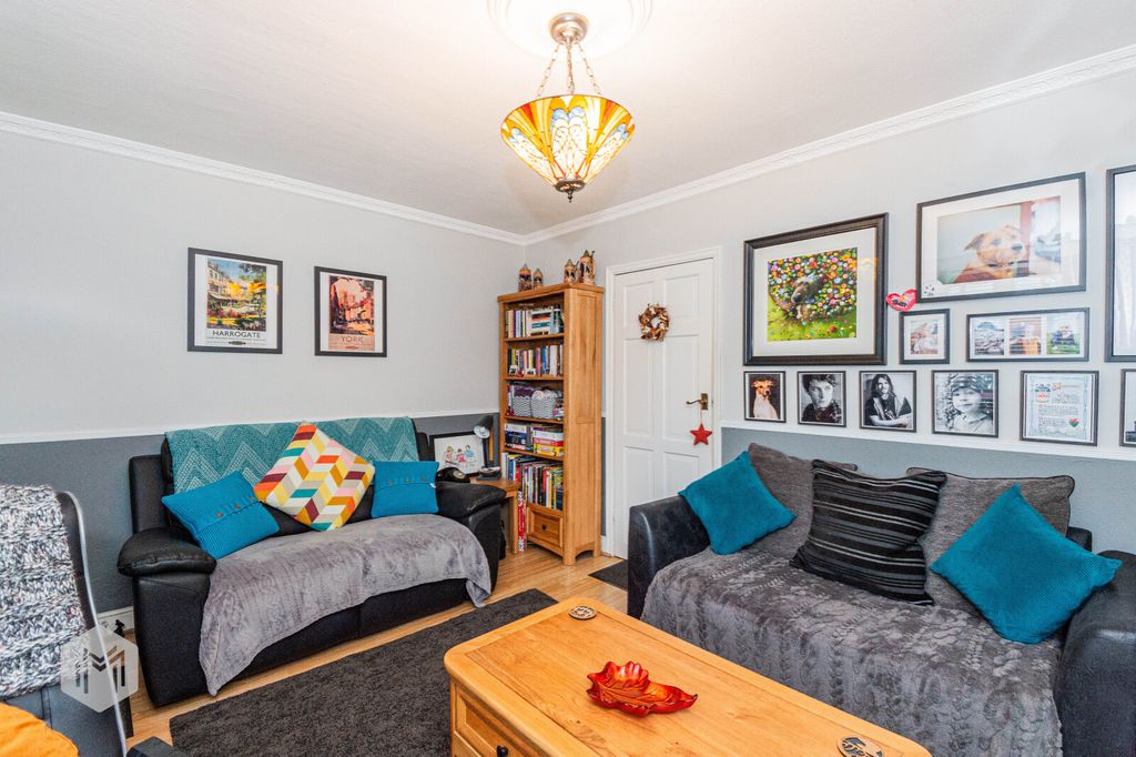 Property photo 2 of 16 Picture No. 13