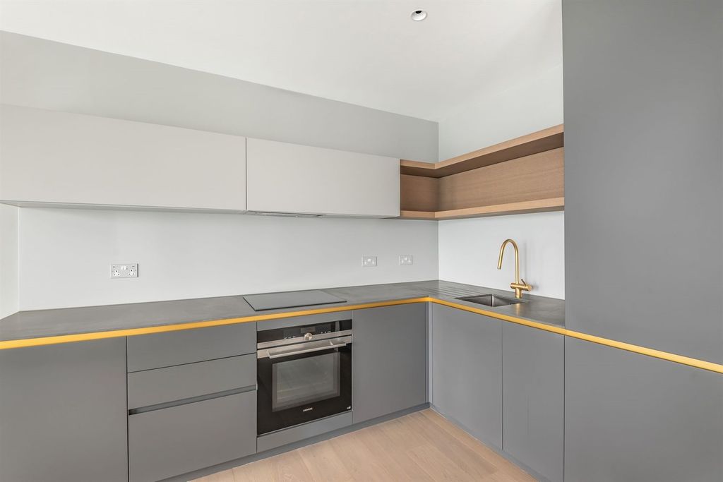 Property photo 3 of 20 Kitchen