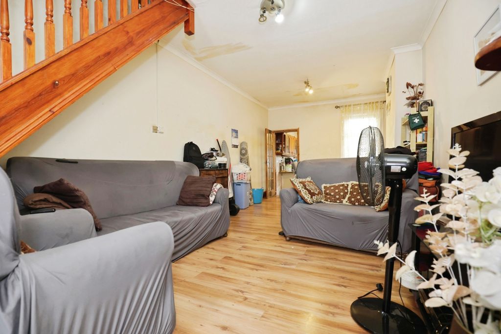 Property photo 2 of 12 Photo