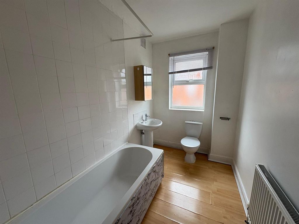 Property photo 3 of 15 Bathroom