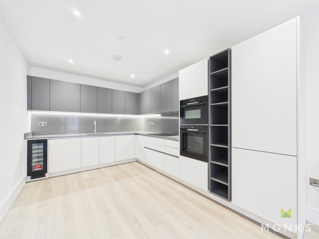 Property photo 3 of 22 Cam01520G0-Pr0321-Still011.Jpg