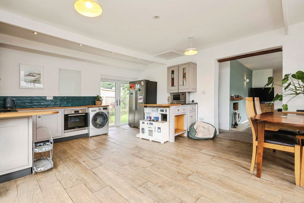 Property photo 3 of 20 Kitchen Diner