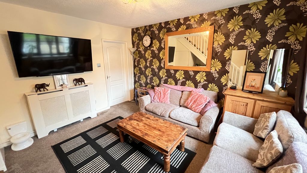 Property photo 3 of 10 Living Room