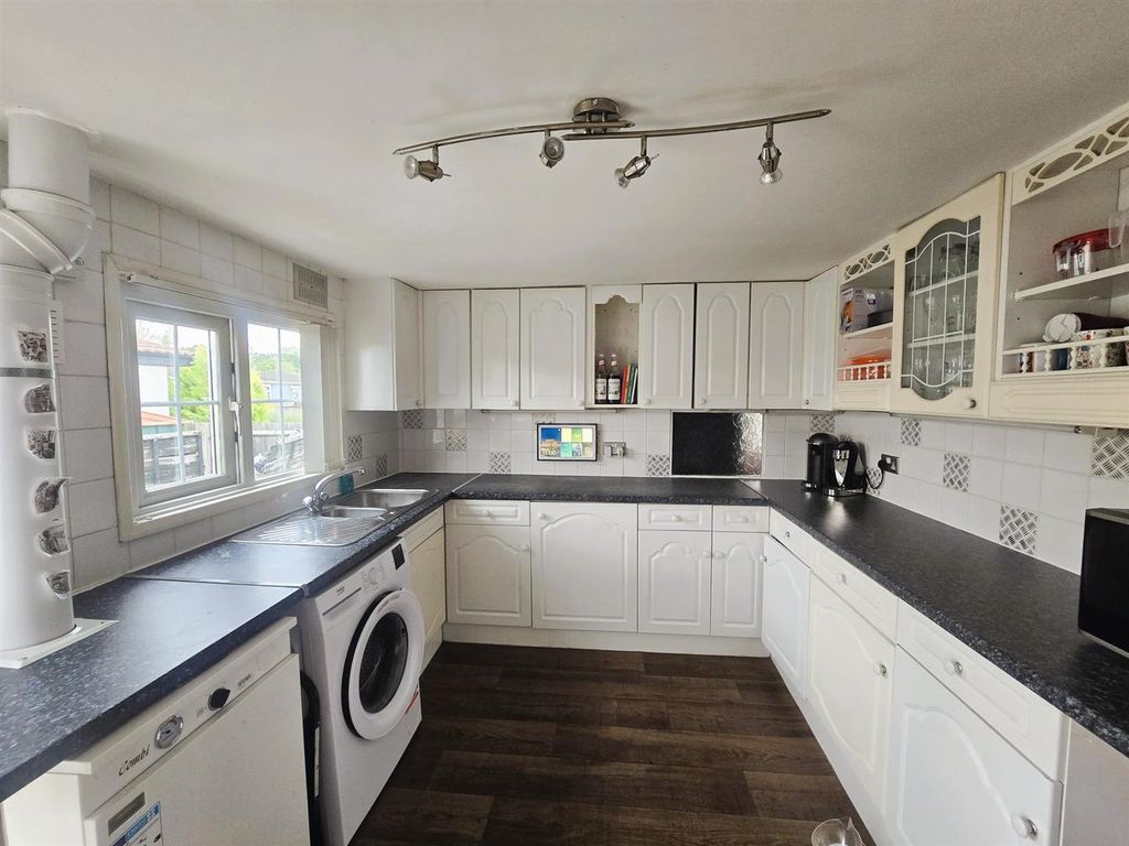 Property photo 2 of 23 Sale140\10.Jpg