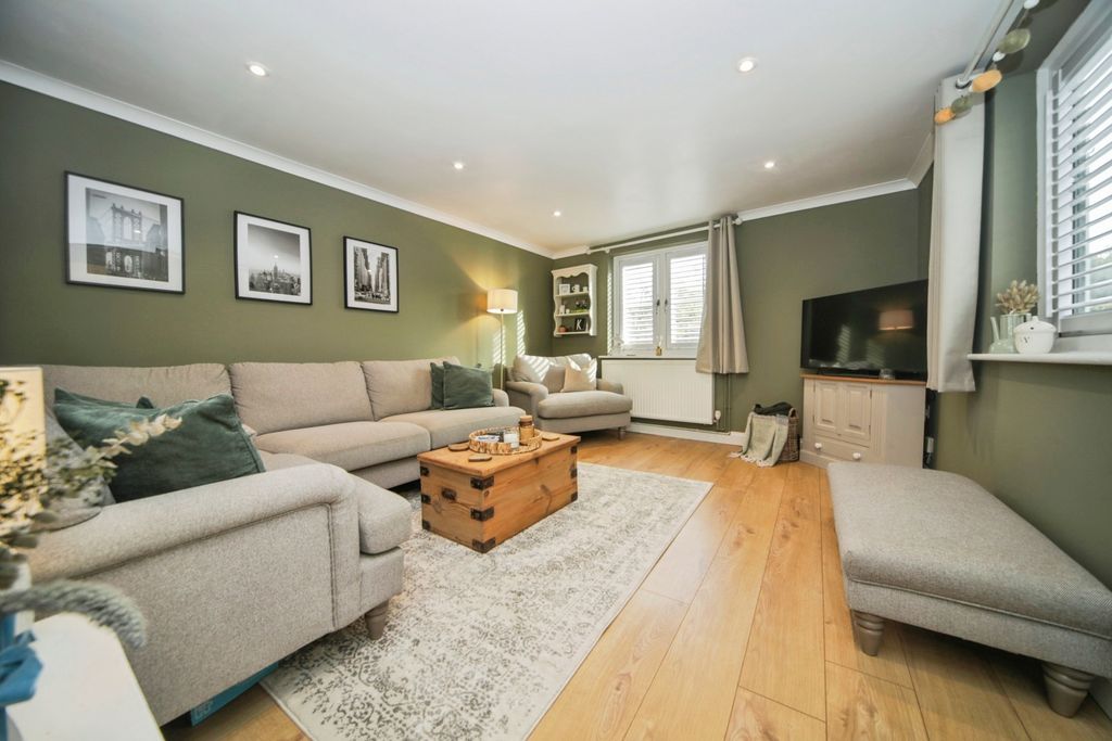 Property photo 3 of 19 Pbox-Img.Jpg