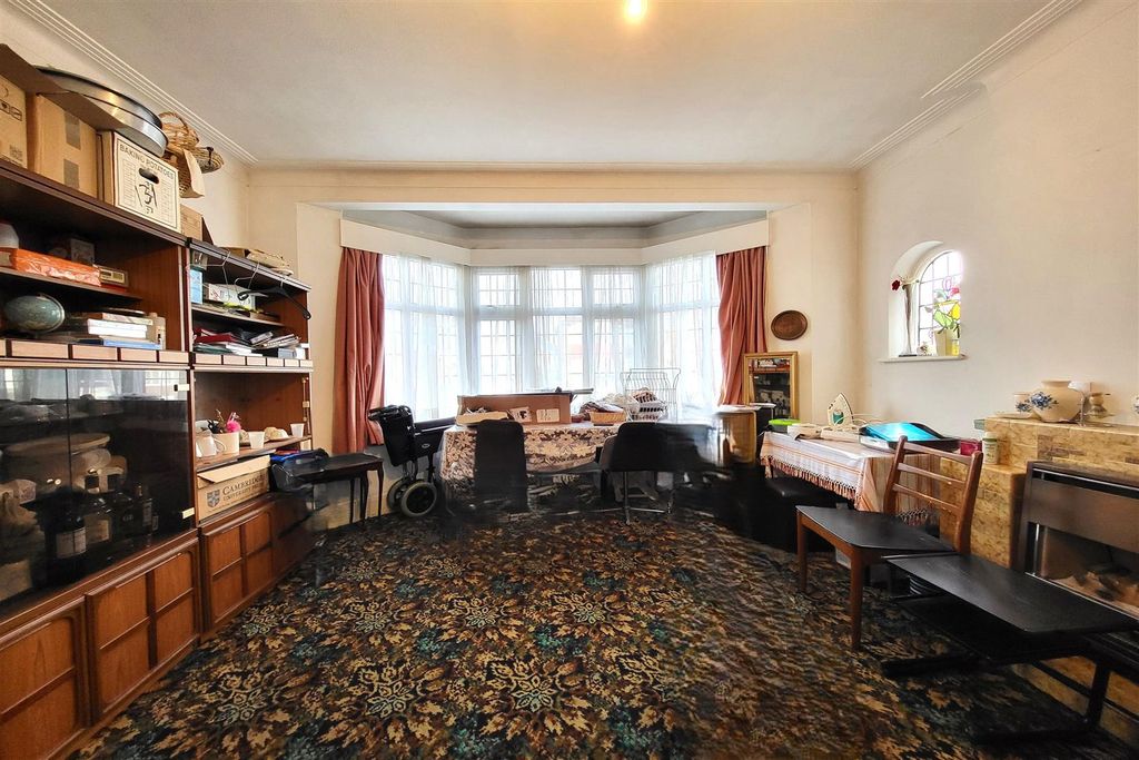 Property photo 3 of 15 Front Reception