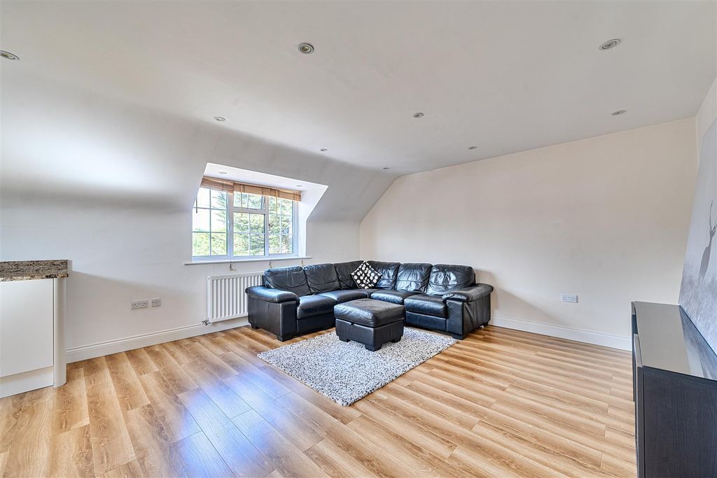Property photo 3 of 21 1481112-4-6A32B341074F4.Jpg