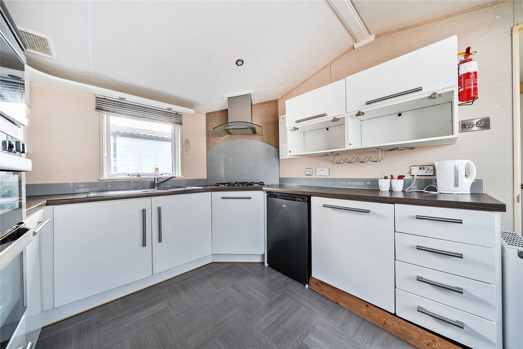 Property photo 3 of 22 Picture No. 27