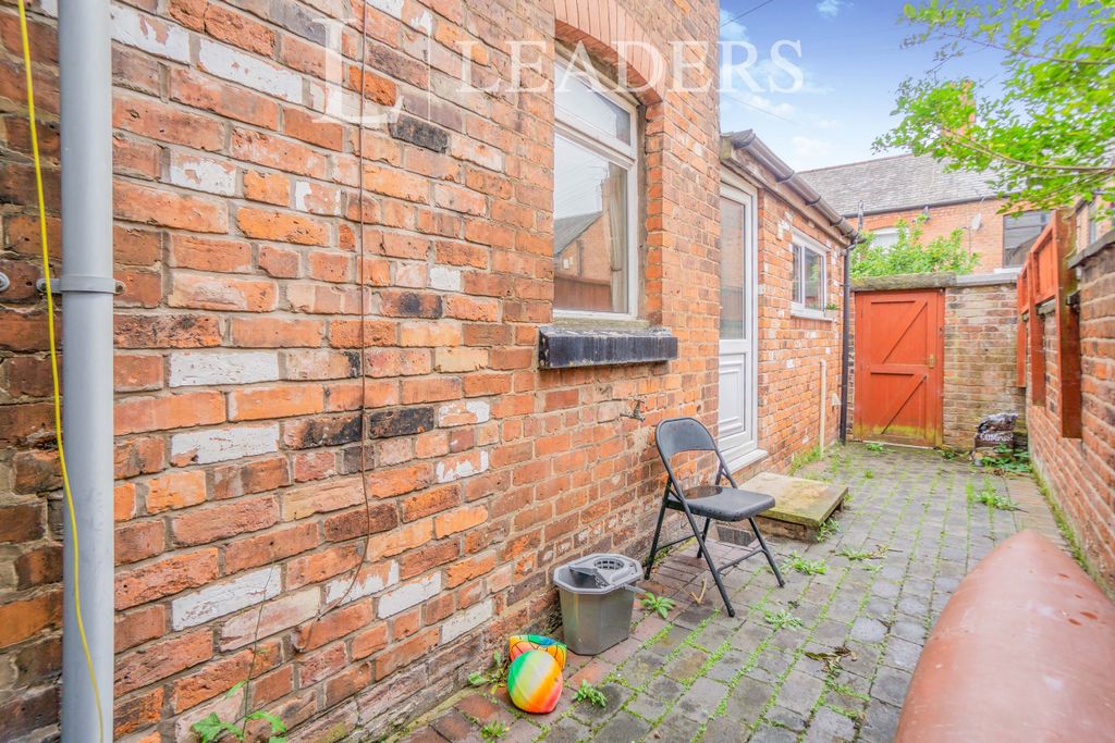 Property photo 3 of 6 Courtyard