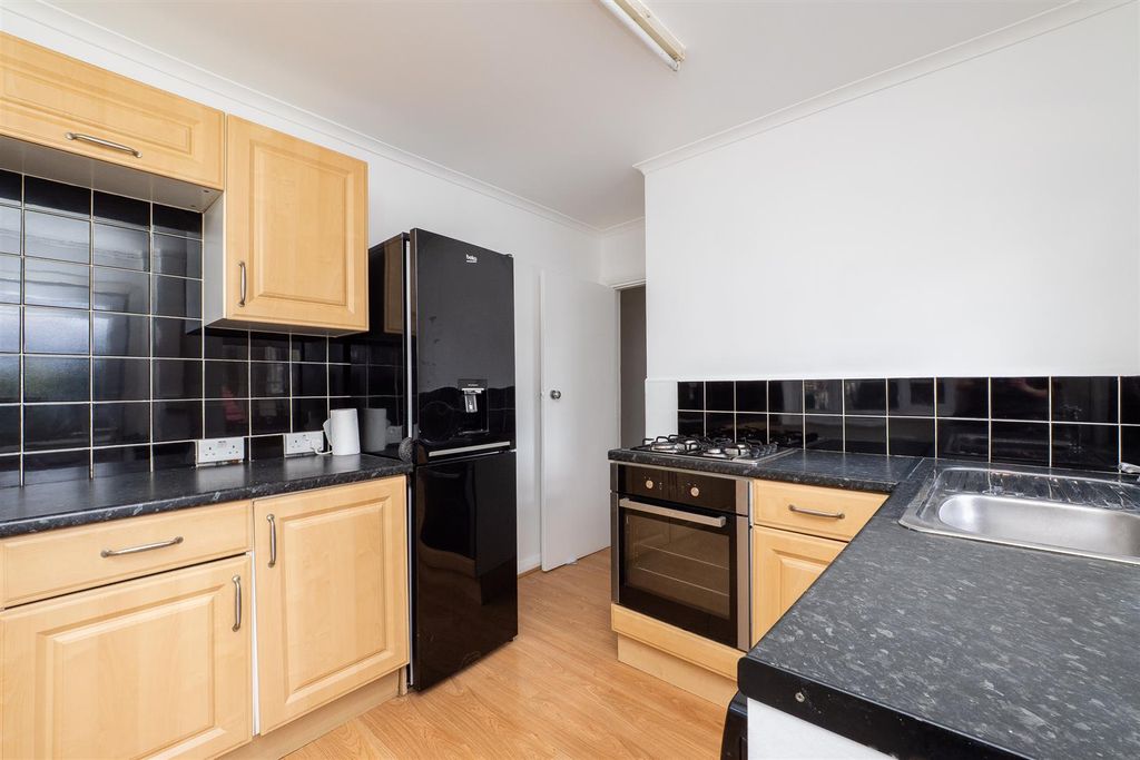 Property photo 2 of 7 H_Scr-007.Jpg