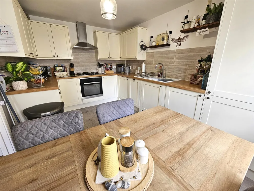Property photo 3 of 19 Kitchen Diner.Jpg