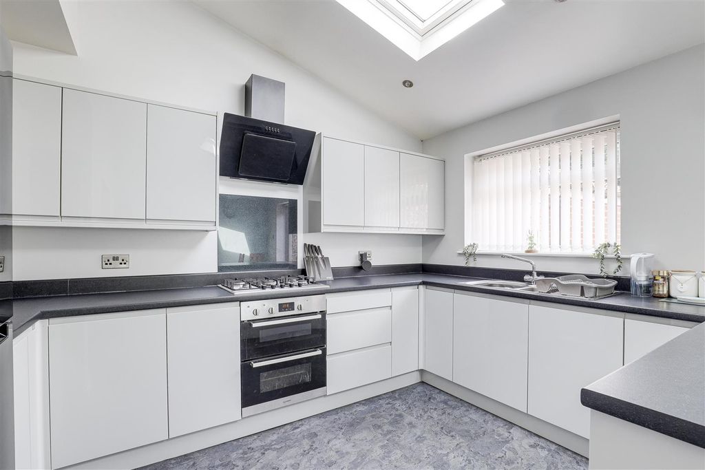 Property photo 2 of 20 Kitchen Diner