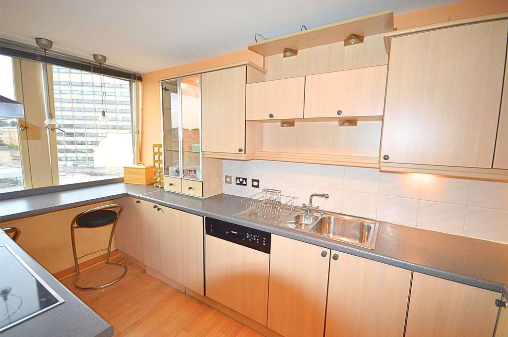 Property photo 2 of 17 Picture No. 27