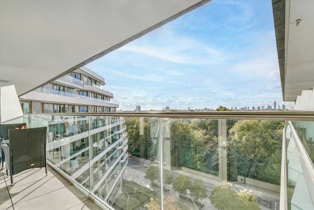 Property photo 3 of 18 Image