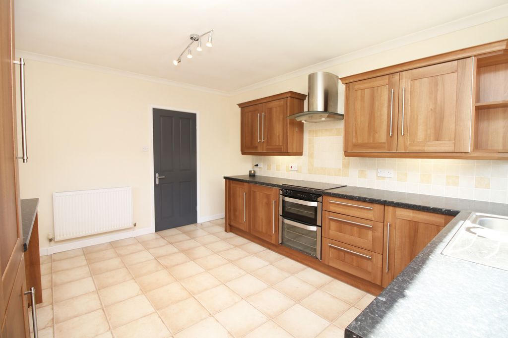 Property photo 3 of 25