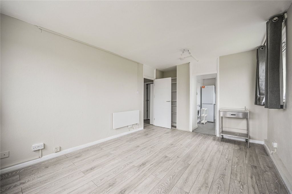 Property photo 3 of 8 Picture No. 04