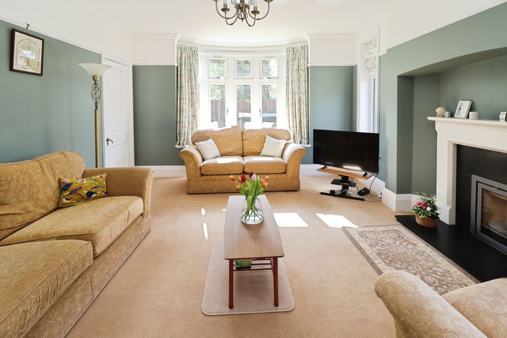 Property photo 2 of 33