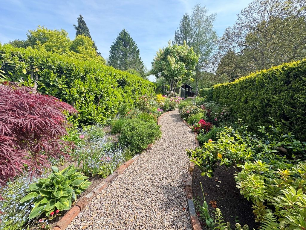 Property photo 2 of 28 Garden