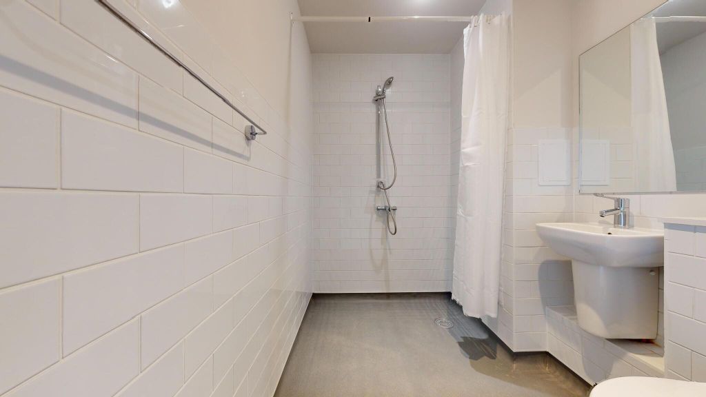 Property photo 3 of 15 Bathroom