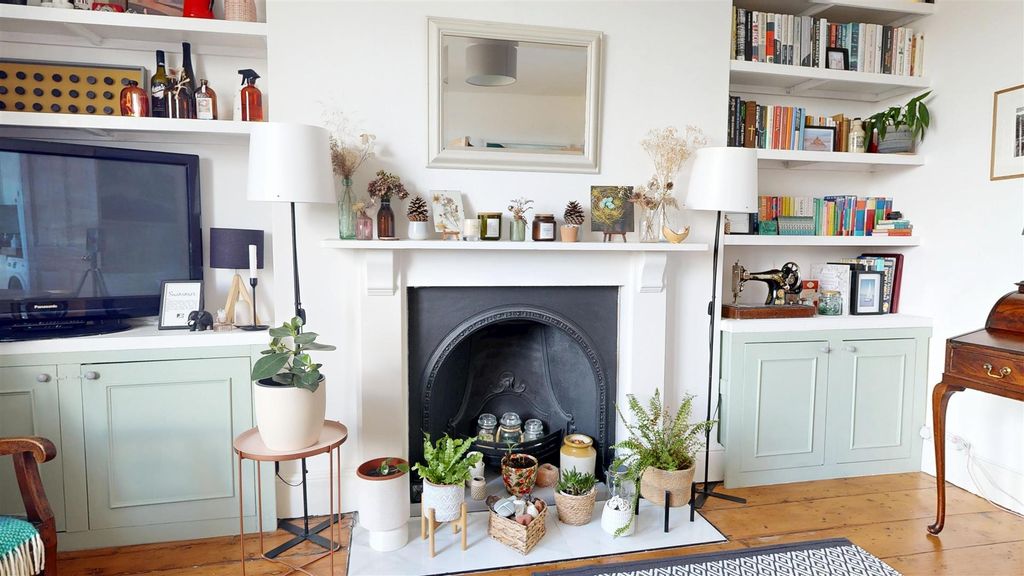 Property photo 3 of 13 Flat-3-63-Dorch-Rd-04142026_091938.Jpg