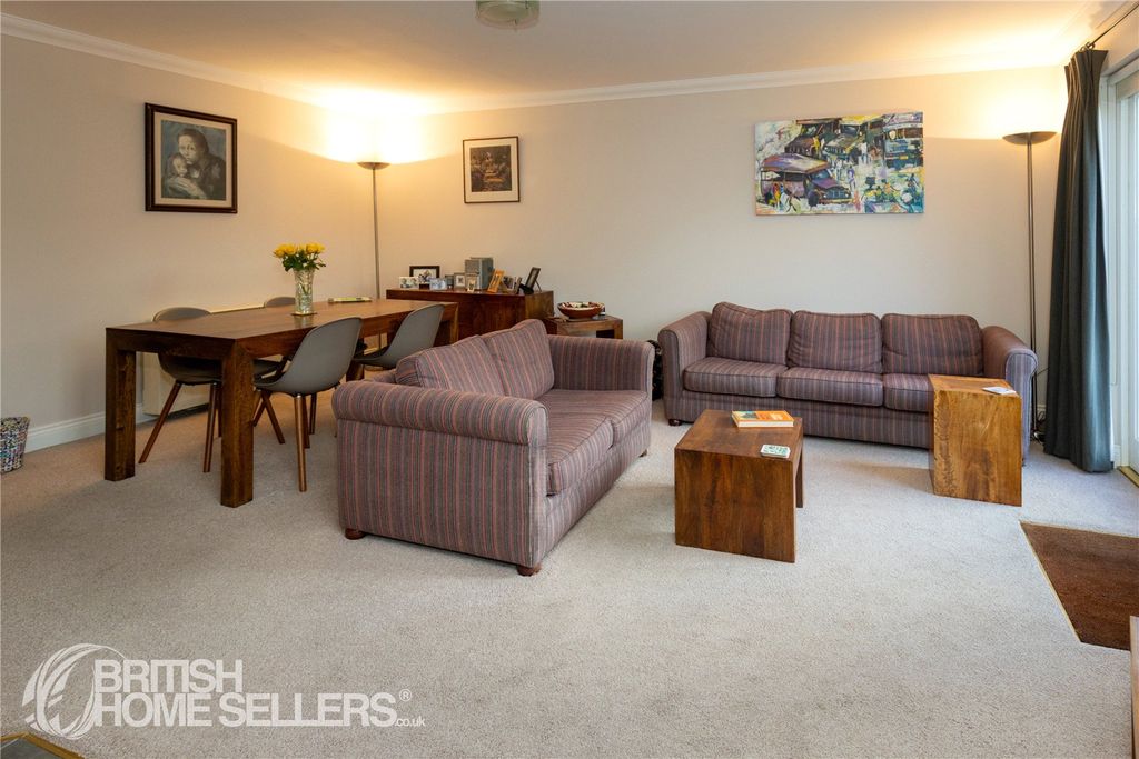 Property photo 3 of 16 Picture No. 24