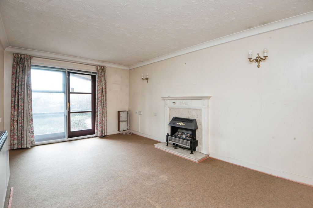 Property photo 2 of 11 Lounge