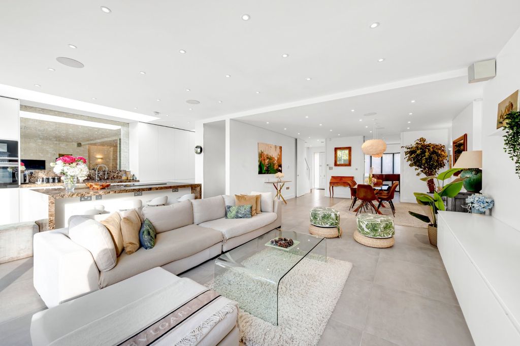 Property photo 3 of 21