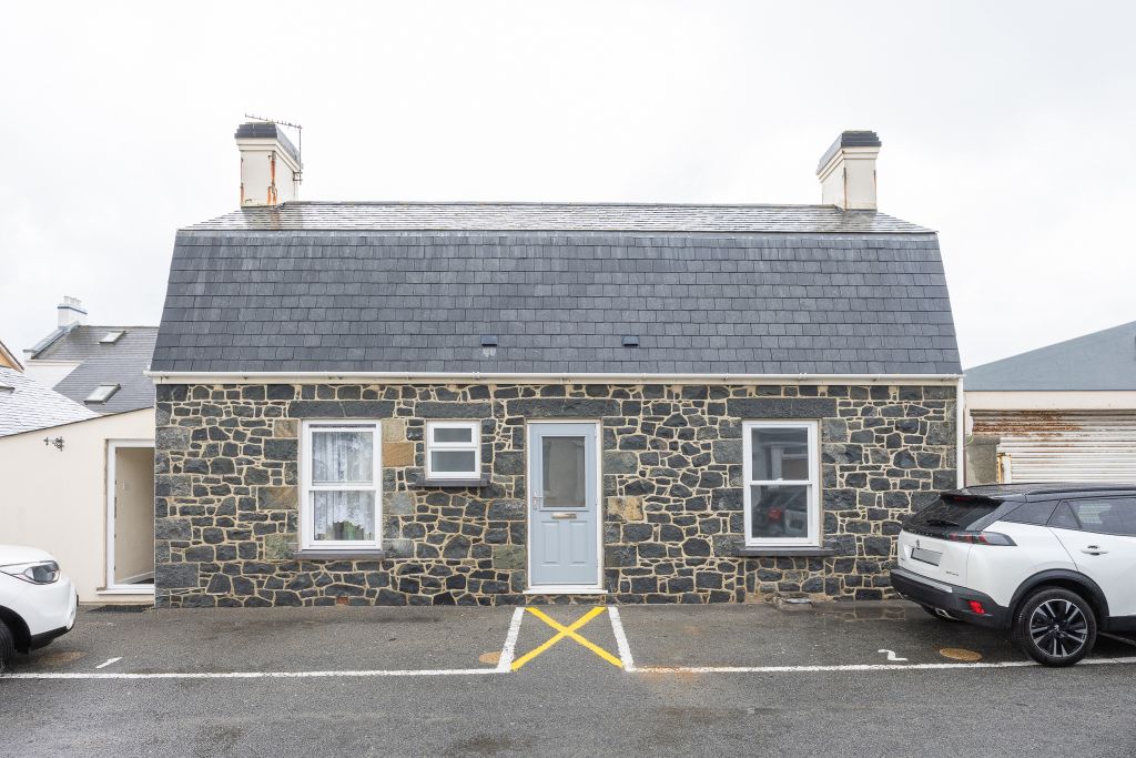 Property photo 1 of 17