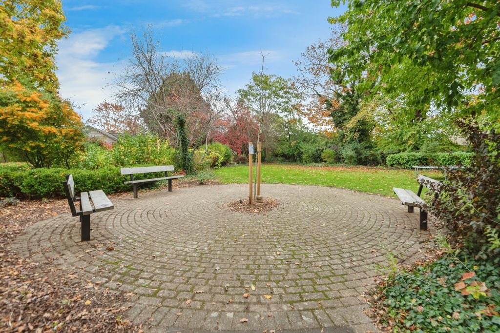 Property photo 2 of 20