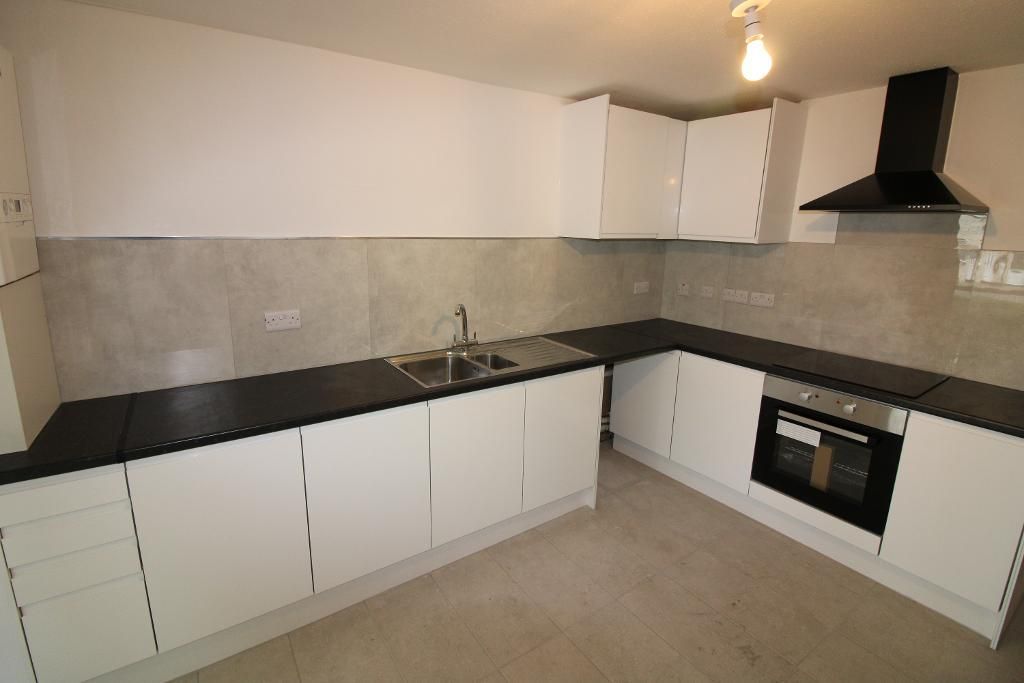 Property photo 2 of 7 Kitchen