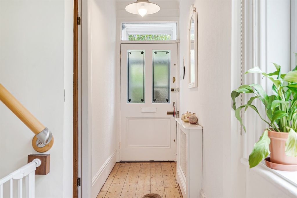 Property photo 2 of 19 Entrance Hallway