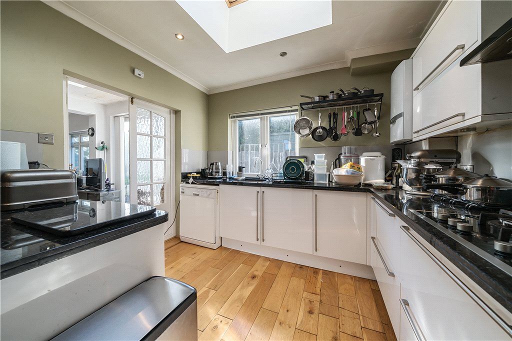 Property photo 3 of 19 Kitchen