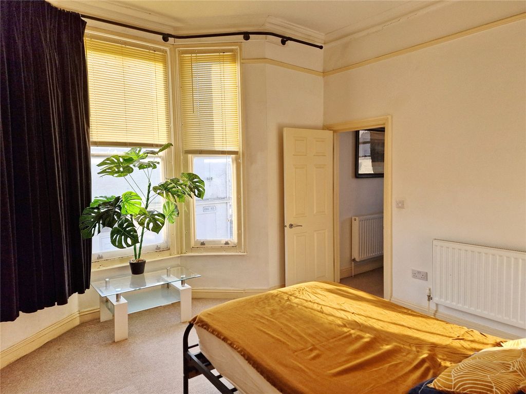 Property photo 2 of 8 Picture No. 25