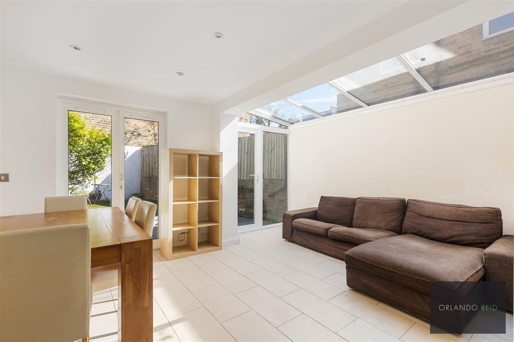 Property photo 2 of 8 Flat A, 101 Dalyell Road Sw9 9Ut-4.Jpg