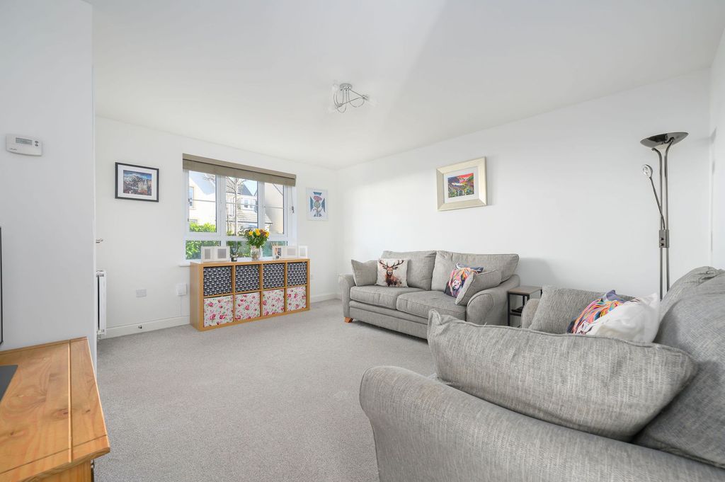 Property photo 2 of 32