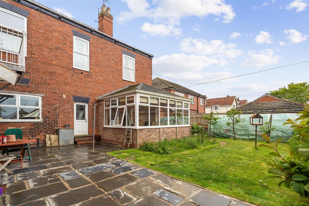 Property photo 2 of 22
