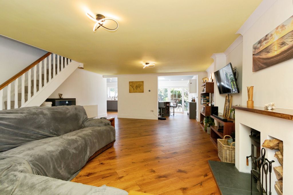 Property photo 3 of 20