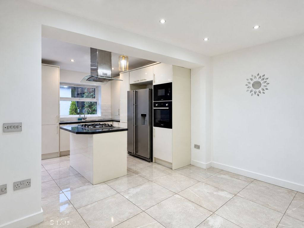 Property photo 2 of 15 Kitchen