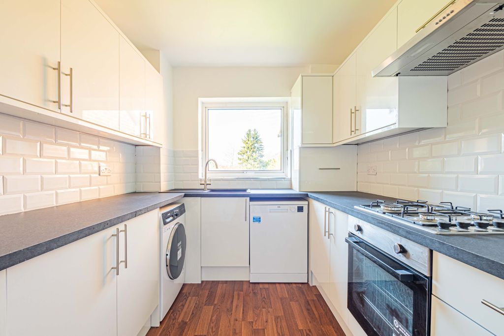 Property photo 2 of 11 24 Herga Court Kitch