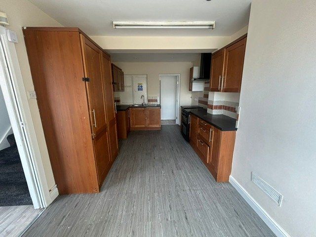 Property photo 3 of 8 Kitchen
