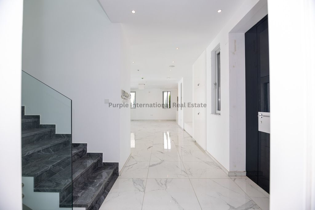 Property photo 2 of 25