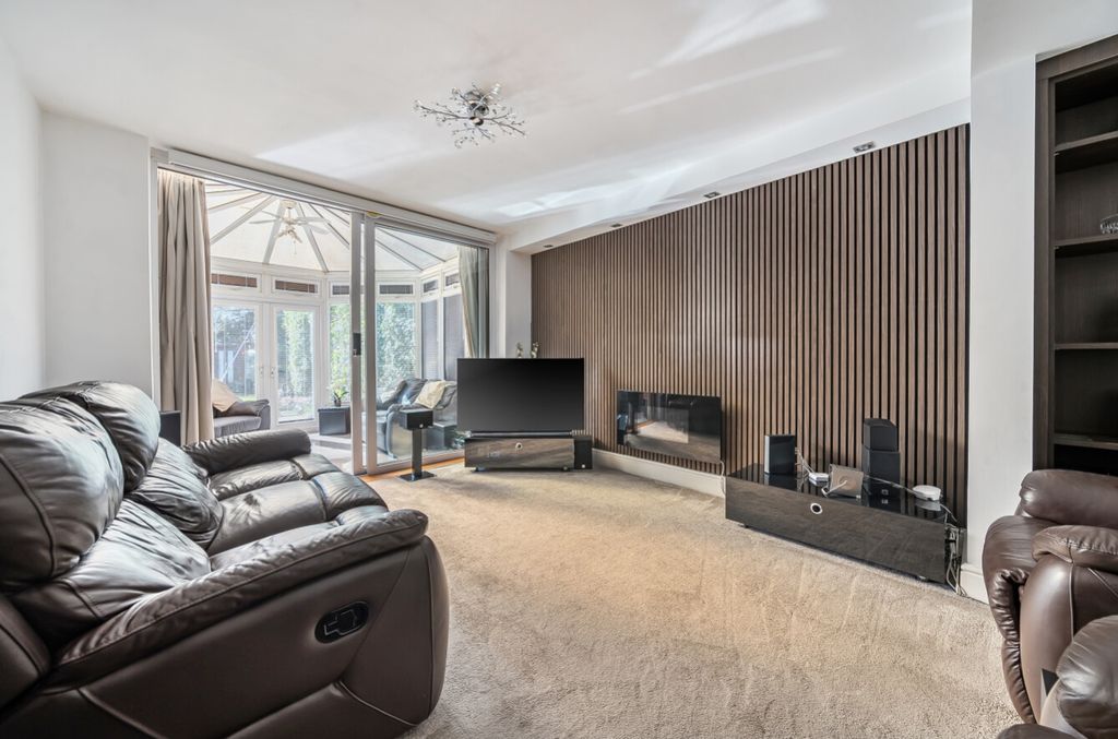 Property photo 2 of 25 1428980-10-69B01061dc91B